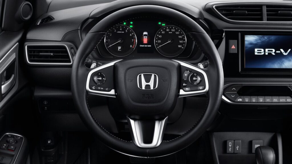 Vô-lăng và cụm đồng hồ Honda BR-V
