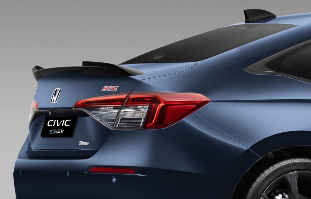 Cụm đèn hậu và logo Civic e:HEV RS
