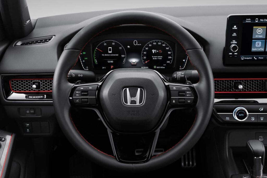 Vô-lăng thể thao và đồng hồ kỹ thuật số Honda Civic RS