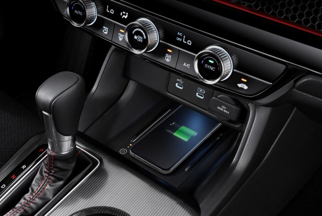 Bệ trung tâm có sạc không dây trên Honda Civic
