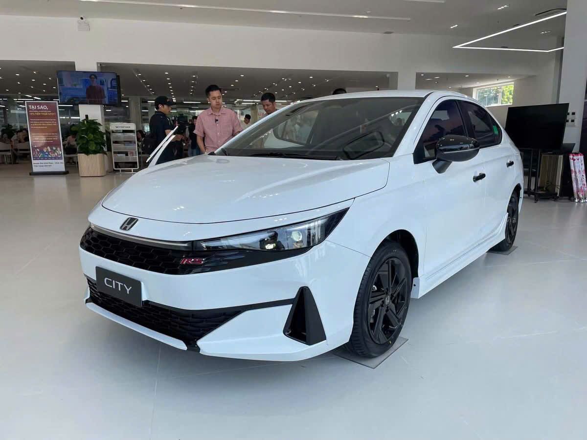 Honda City 2026 màu trắng trưng bày tại showroom Honda Ôtô Bình Thuận
