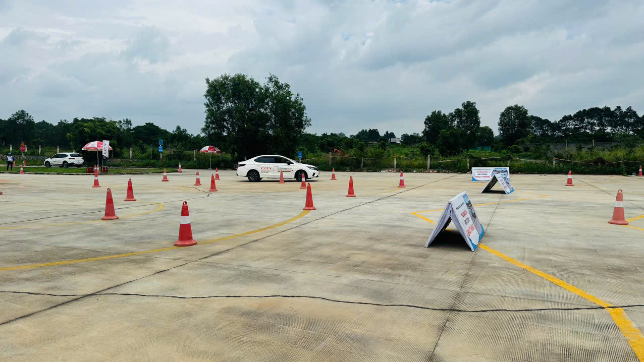Khu vực thực hành lái xe an toàn với dàn xe Honda Sensing tại chương trình An toàn giao thông