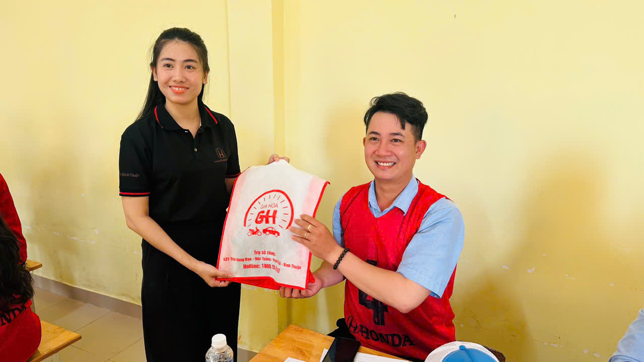 Honda Ô tô Bình Thuận trao quà tri ân học viên tham gia Chương trình An toàn giao thông