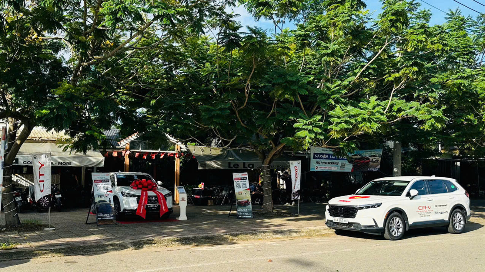 Honda HR-V e:HEV và CR-V trưng bày tại sự kiện lái thử Le La Coffee